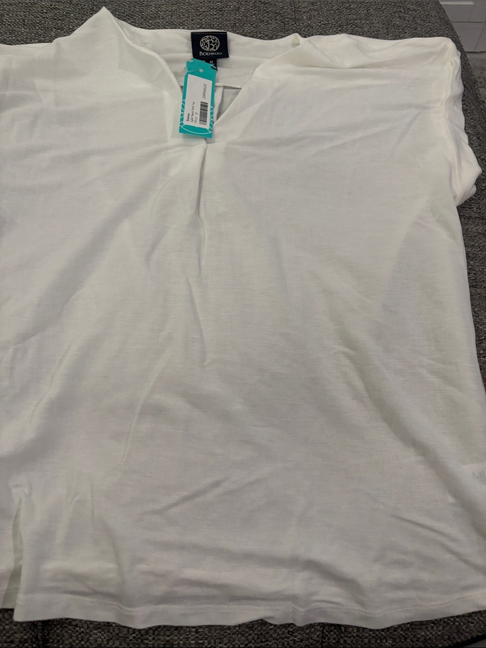 Bobeau White very  Short Sleeve split neck knit top 19”p2p 22” L